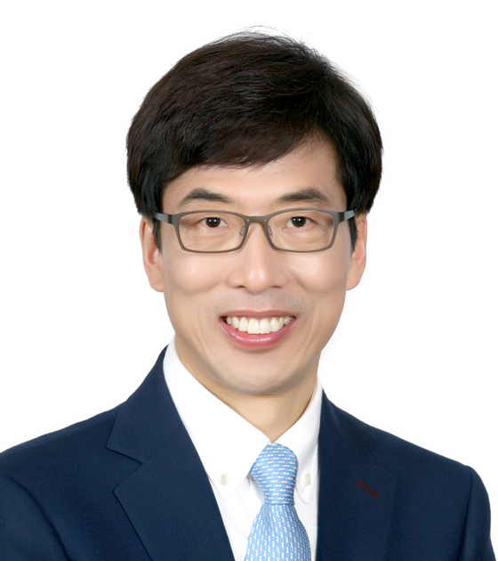 headshot of Dr. Jinwoo Cheon