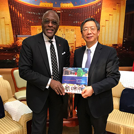 Yi Gang, right, has been appointed the next governor of the People’s Bank of China. He is shown here with University of Illinois at Urbana-Champaign Chancellor Robert Jones, in November 2017.